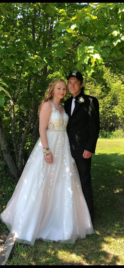 Photo of the prom couple in the garden