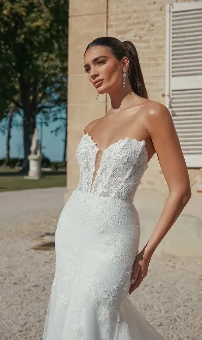 Photo of the model wearing a Sexy style gown